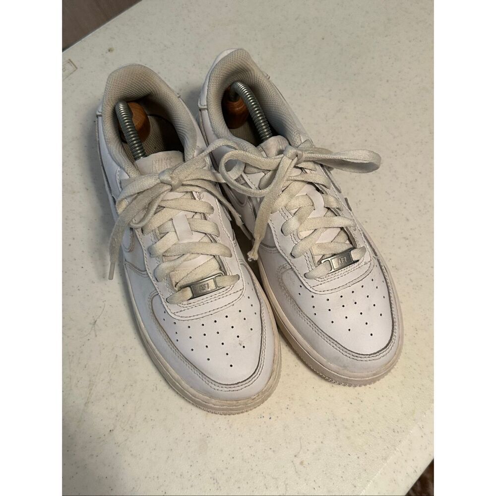 Nike Unisex White Low Top Air Force Sneaker Athletic Shoes Size 6Y